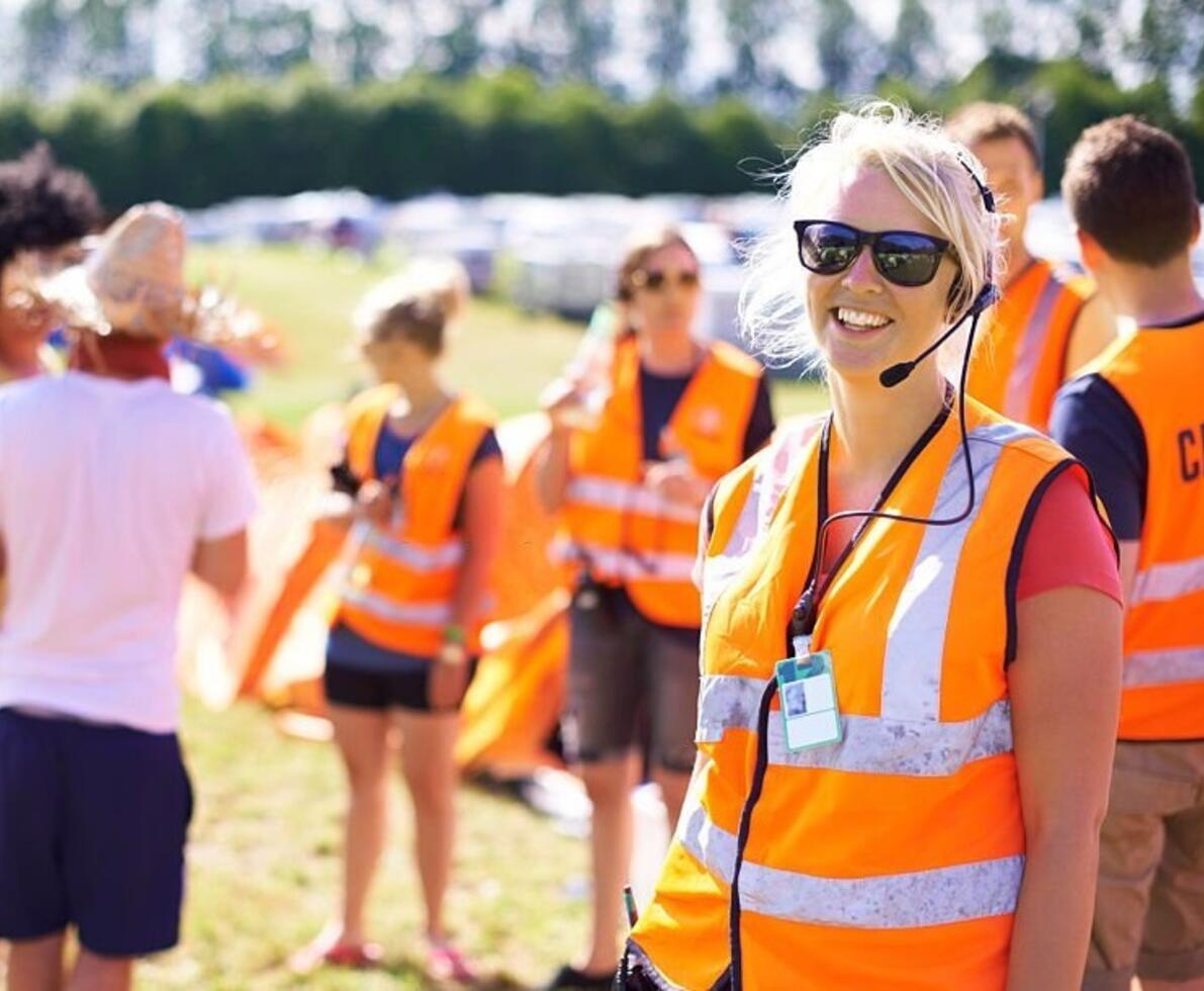 trabalhos de verão para jovens em festivais em Portugal